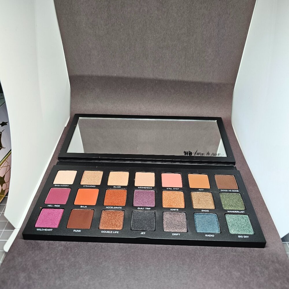 Urban Decay Born to Run Eyeshadow Palette 21 Shades New